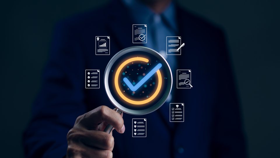 Diagram comparing certification's system examination during a period versus assurance's report examination after the period